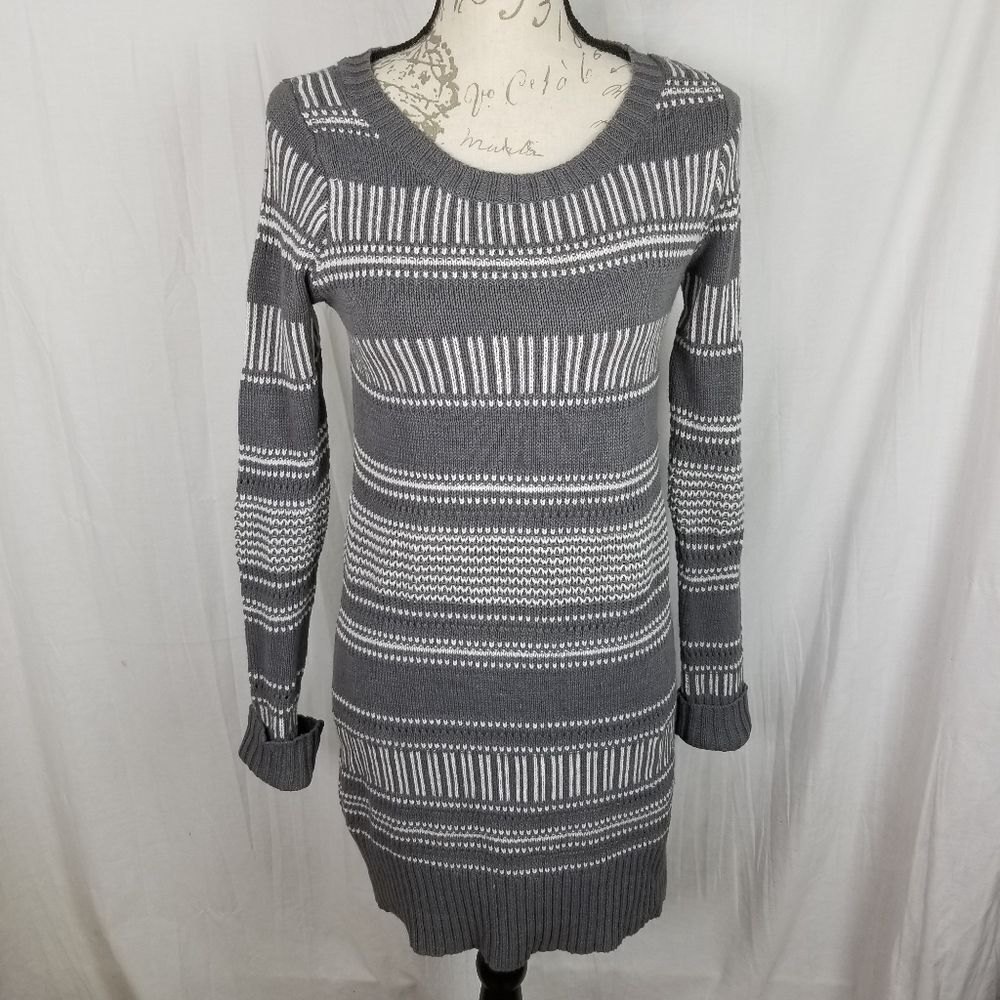 is2 Gray And White Long Sleeve Tunic Sweater‎ Size M